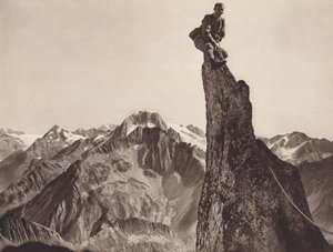 Schweiz: Gendarm auf dem Sonnigwichel, Blick Richtung Oberalpstock von Jean Gaberell