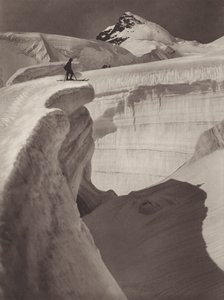 Schweiz: Die Jungfrau, Gletscherlabyrinth, der Rottalhorn im Hintergrund von Jean Gaberell