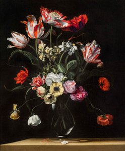 Tulpen, Narzissen, Nelken, Mohnblumen, Anemonen und andere Blumen in einer Glasvase auf einem Holzvorsprung, eines von einem Paar, 17. Jahrhundert