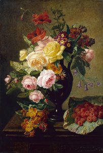 Rosen, Mohnblumen, Goldlack in einer Vase mit Himbeeren