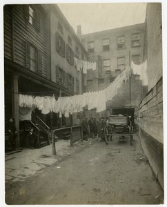 11 Christopher Street, Greenwich Village, New York, USA von Jessie Tarbox Beals