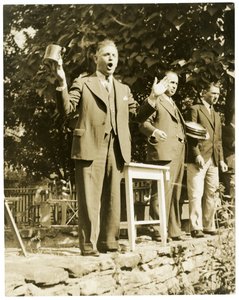John W. Mitchell in Greenwich Conn oder Weston, Conn. Der berühmte Auktionator von Jessie Tarbox Beals