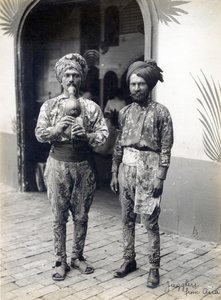 Jongleure aus Asien. (Darsteller aus dem mysteriösen Asien-Bereich des Pike auf der Weltausstellung 1904) von Jessie Tarbox Beals