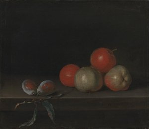 Äpfel und Pfirsiche auf einem Tisch