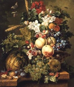 Obst und Blumen auf einer Marmorkante