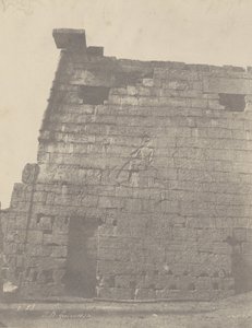 Louqsor, historische Skulpturen des Pylons (rechte Masse) von John Beasly Greene