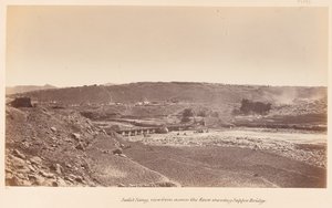Safed Sang, Blick über den Fluss auf die Sapper-Brücke, um 1878