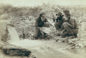 Goldwaschen und -schwenken in Rockerville, 1889