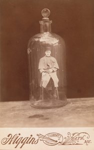 Mann in Flasche, ca. 1888