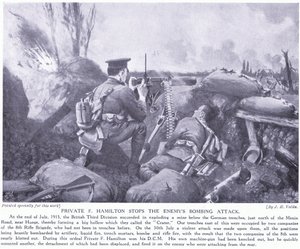 Private F Hamilton erhält das DCM für die Abwehr des Bombenangriffs des Feindes im Juli 1915 in Hooge