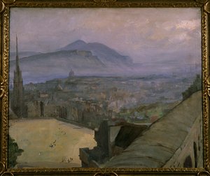 Ein Blick auf Edinburgh vom Schloss, über die Esplanade in Richtung Arthur