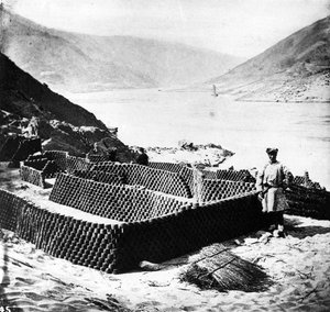 Trocknen von Brennstoff für den Export, Provinz Hubei, ca. 1870