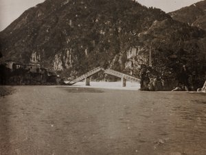 Album "Meine Weltkriegs-Erinnerungen Südwestfront (Kärnten, Italien, Südtirol) 31/03/1915-12/11/1918 - Josef Zohles Wien": Brücke wurde in Moggio vermint (s/w Foto) von Josef Zohles