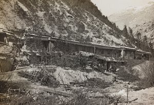 Album "Meine Weltkriegs-Erinnerungen Südwestfront (Kärnten, Italien, Südtirol) 31.03.1915-12.11.1918 - Josef Zohles Wien": Militärbaracken (s/w Foto) von Josef Zohles