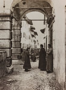 Album "Meine Weltkriegs-Erinnerungen Südwestfront (Kärnten, Italien, Südtirol) 31.03.1915-12.11.1918 - Josef Zohles Wien": Blick auf Tonia (s/w Foto) von Josef Zohles