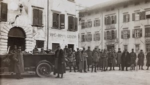 Album "Meine Weltkriegs-Erinnerungen Südwestfront (Kärnten, Italien, Südtirol) 31/03/1915-12/11/1918 - Josef Zohles Wien": Soldaten in Tolmezzo