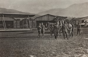Album "Meine Weltkriegs-Erinnerungen Südwestfront (Kärnten, Italien, Südtirol) 31/03/1915-12/11/1918 - Josef Zohles Wien": Flugplatz