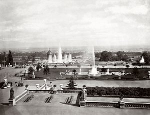 Der Kristallpalast in London: Terrassen und Brunnen, ca. 1870 (s/w Foto)