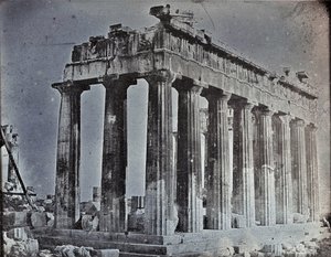 Fassade und Nordkolonnade des Parthenon auf der Akropolis, Athen
