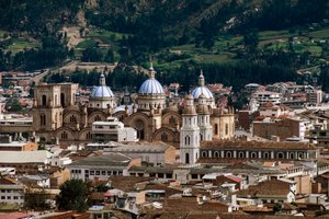 Ansicht der Kathedrale der Unbefleckten Empfängnis oder Neue Kathedrale, entworfen von Juan Bautista Stiehle, Cuenca (UNESCO-Welterbeliste)