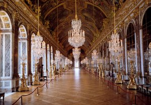 Architektur: Blick auf die Galerie des Glaces in Versailles, restauriert von Architekt Jules Hardouin-Mansart und gebaut von 1678 bis 1684