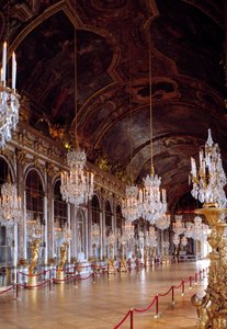 Ansicht der restaurierten Spiegelgalerie in Versailles