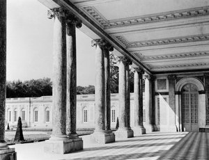 Ansicht des Peristyls und des linken Flügels des Grand Trianon, 1687-88