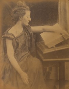 [Frau in Roben liest ein Buch], 1870 von Julia Margaret Cameron