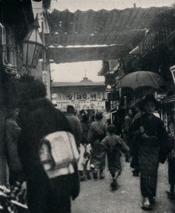 Die Theaterstraße in Kyoto ist eine der interessantesten Straßen der Welt, ca. 1900, 1921