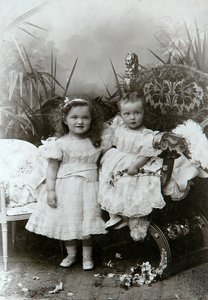 Großfürstinnen Olga Nikolajewna und Tatjana Nikolajewna von Russland, spätes 19. Jahrhundert