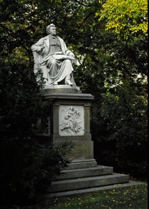 Denkmal zu Ehren des österreichischen Komponisten Franz Peter Schubert (1797-1828) in Wien, Stadtpark, Österreich