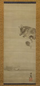Tanuki Waschbärhund betrachtet sein Spiegelbild im Wasser, spätes 19. Jahrhundert von Kawanabe Kyosai
