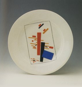 Teller mit suprematistischer Dekoration