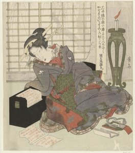 Eine Geisha lehnt sich auf die Schachtel ihres Shamisen