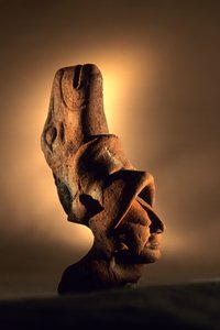 Artefakt, Cancuen, Guatemala, Arthur Demarest, Tomas Barrientos, Maya, Palast, Klassik, 2004 (Foto) von Kenneth Garrett