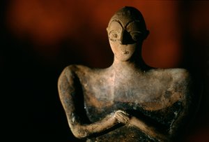 Keramikfigur eines Menschen; Nationalmuseum von Turkmenistan, Aschgabat, Artefakt. Oxus-Zivilisation, 2004 von Kenneth Garrett