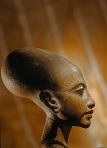Kompositstein-Kopf einer Prinzessin aus Amarna, einer umfangreichen ägyptischen archäologischen Stätte von Kenneth Garrett