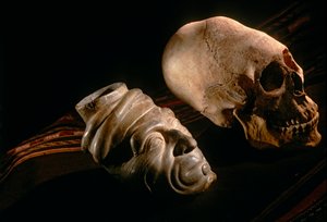 Reiche der Sonne; Bolivien; einheimische Völker; Anden; Tiwanaku; Schädeldeformation von Kenneth Garrett