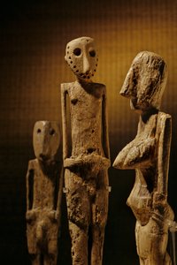 Nilpferd- und Elefantenelfenbeinfiguren, 2 Fuß hoch, aus dem Beersheba-Tal, geformte Figuren von Kenneth Garrett