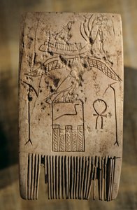 Elfenbeinkamm des frühdynastischen Herrschers Djer, Abydos, Ägypten, 2005
