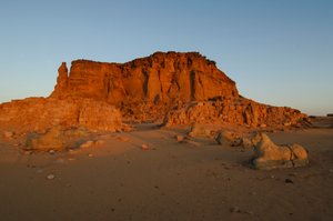 Monduntergang und Sonnenaufgang, Tempel von Taharka, Widdertor, Gebel Barkal, Tempelkomplex, Pharao, 2007