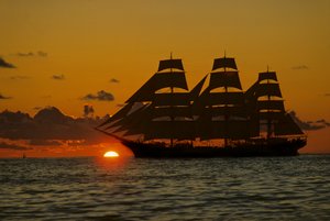 Vollschiff; Dar Pomorza, Segelrennen, Operation Sail Tall Ships; Sail Training Association von Kenneth Garrett