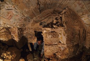 Die verlorenen Gräber von Sheikh Soby in der Bahariya-Oase, Spätzeit, 2002 (Foto) von Kenneth Garrett