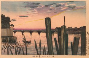 Wellenbrecherpfähle und Ryogoku-Brücke