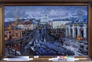 Straße in einer Provinzstadt. Stadtlandschaft, Beschreibung der Straße, die zur Kirche führt, im frühen Frühling, die Erdstraße mit Geschäften ist mit schmelzendem Schnee bedeckt, der Pfützen und schlammige Tümpel bildet. von Konstantin Ivanovich Gorbatov