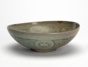 Schale mit Kranichen und Wolken, ca. 1150-1200 (celadonglasiertes Steinzeug)