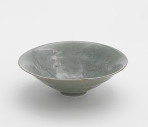 Schale mit geformtem Pfingstrosenranken-Design, erste Hälfte des 12. Jahrhunderts von Korean School