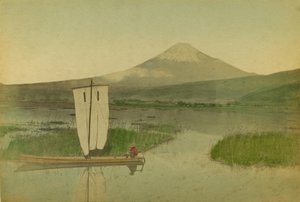 Japan: Berg Fuji-Yama mit Segelboot im Vordergrund auf dem See Hokome von Kusakabe Kimbei