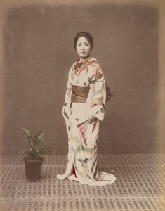 Frau mit Topfpflanze von Kusakabe Kimbei
