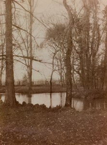 Album des Ersten Weltkriegs in Friaul-Julisch Venetien: der Teich im Park der Villa Brazza, Kriegslazarett Nr. 17, Soleschiano Manzano von L. Verdiani